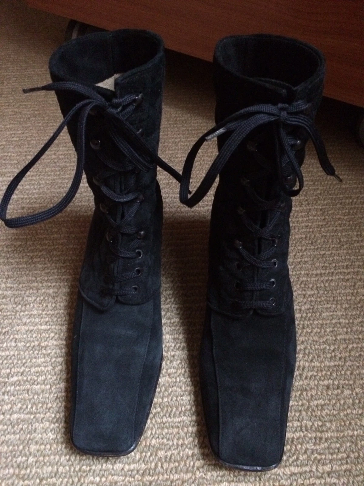 Bottes courtes d'occasion CristianDior pour femmes authentiques taille 36,5 (US6.5) noires. Fabriquées en Italie.