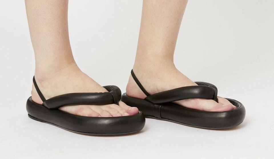 Sandalias Isabel Marant Tanga Hinchadas Cuero Orene Genuino - Negras, Varias Tallas Foto 3 de 4