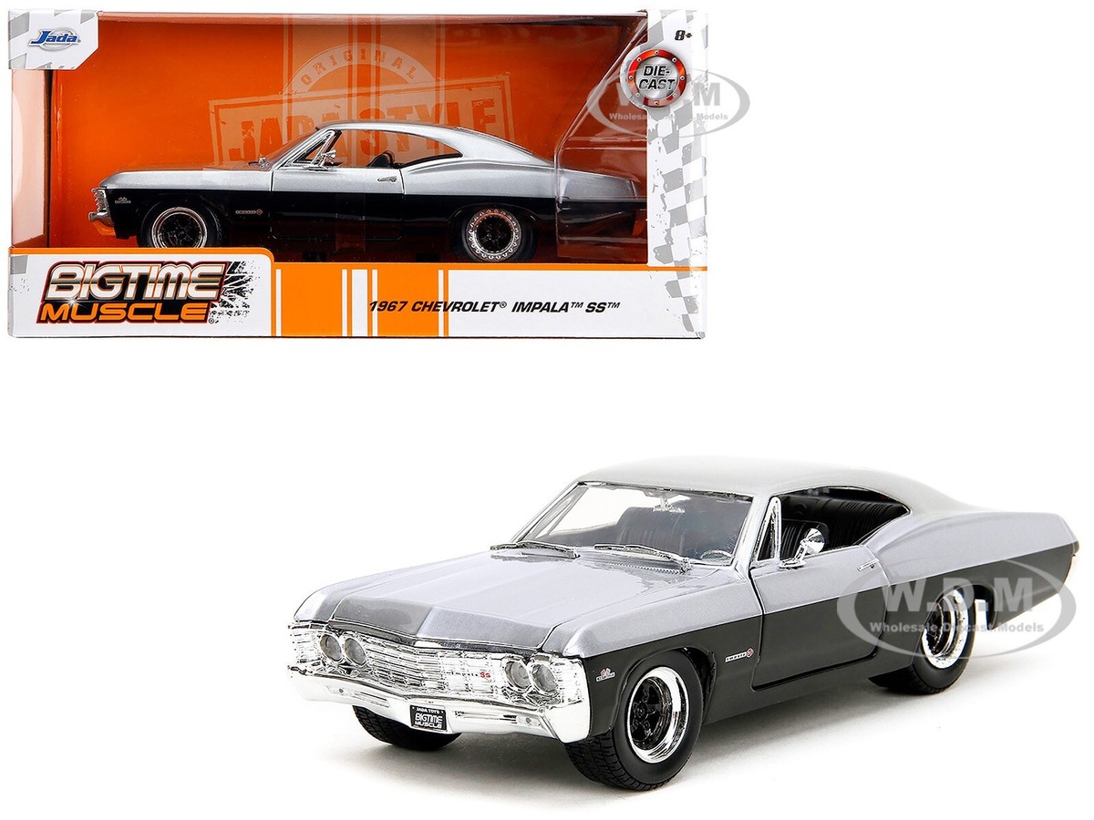 1967 CHEVROLET IMPALA SS SILVER & BLACK 1/24 DIECAST MODEL
