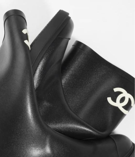 Chanel 22K Black White Caoutchouc CC Logo High Pull On Chanel 22K Black White Caoutchouc CC Logo High Pull On