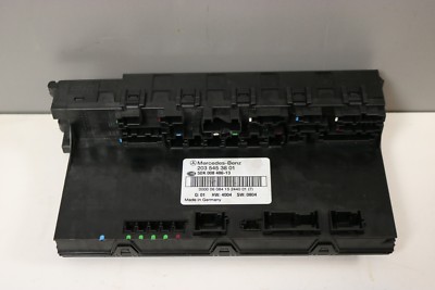 Mercedes Benz C-Class W203 S203 Fuse Box Control Unit 2095450701 