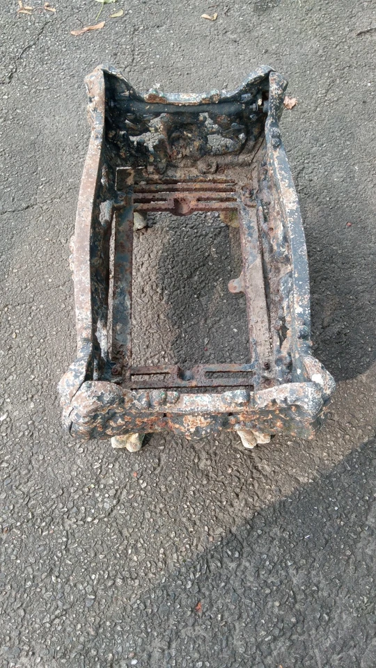 Maceta/florera de jardín estilo hierro fundido antiguo francés grande, falta estante.  Foto 3 de 4