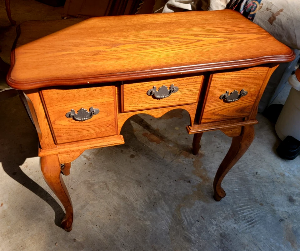 Tocador estilo Queen Anne Lowboy tocador escritorio 32w x 16D x 31,5h Foto 3 de 4