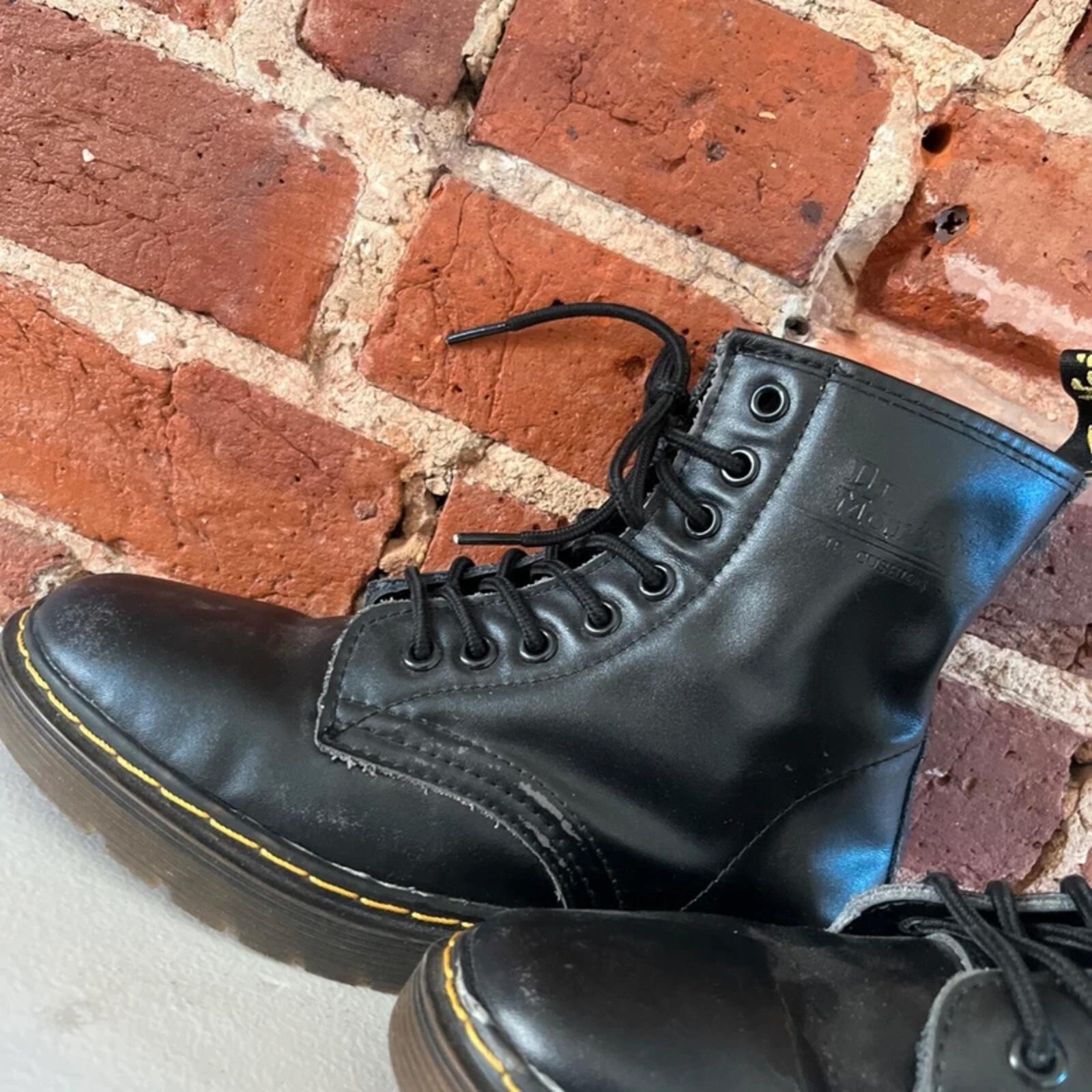Vintage Dr Marten Black Leather Men’s Lace Up Boots | UK Size 6 image 3