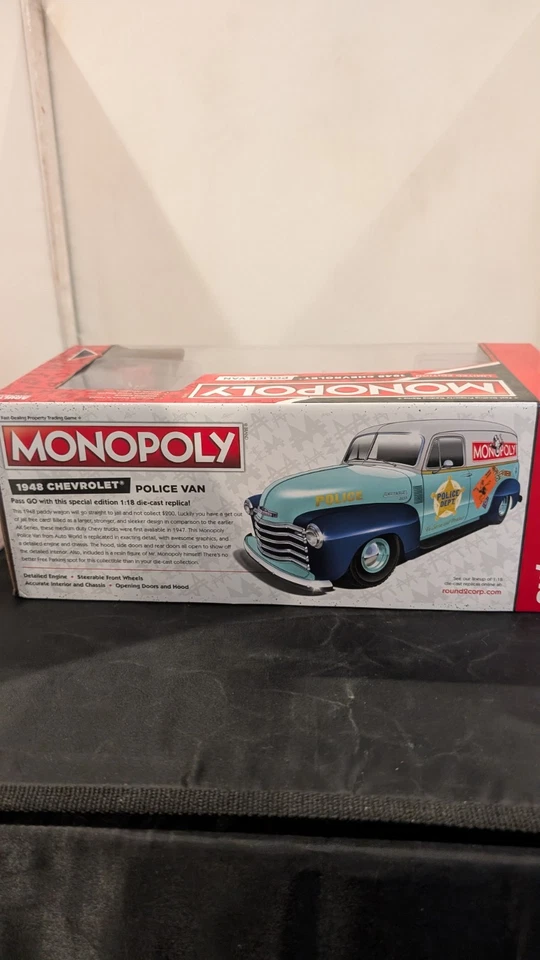 1948 CHEVROLET PANEL POLICE VAN & MR. MONOPOLY FIGURE 1/18 AUTO WORLD AWSS129 - Image 3 of 4