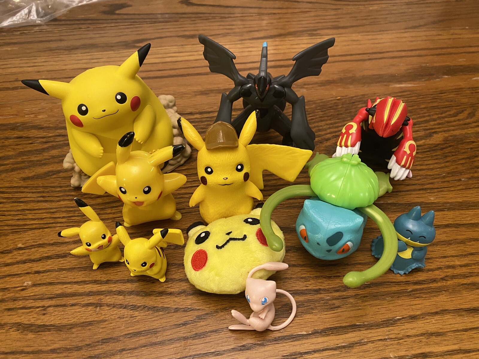 Pokemon Action Figure Lot
