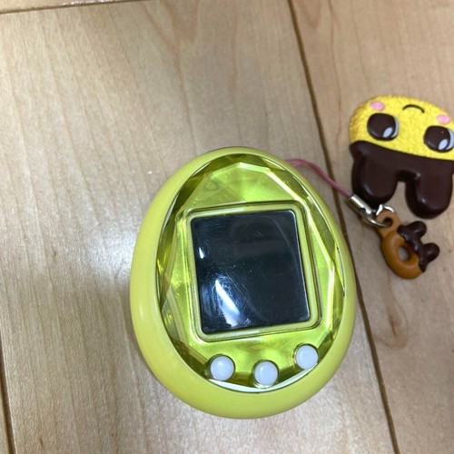 Bandai Tamagotchi iD L Yellow Color Virtual Pet Japan Authentic Used/Working - Picture 3 of 12