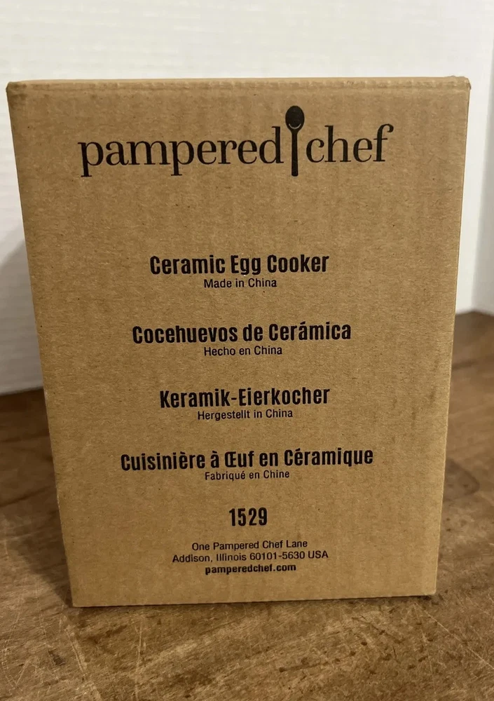 Pampered Chef Ceramic Egg Cooker 1529 White Microwave Cooking Kitchen Gadget