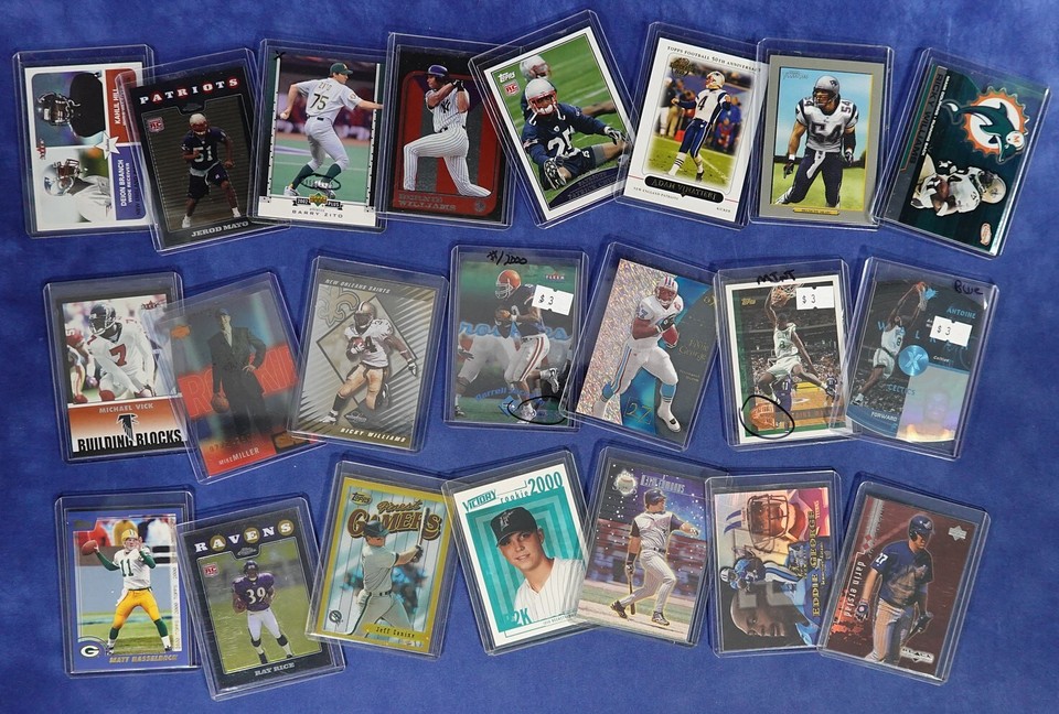 FULL 3200 COUNT BOX OF MULTISPORT CARDS MOSTLY IN TOPLOADERS W/STARS