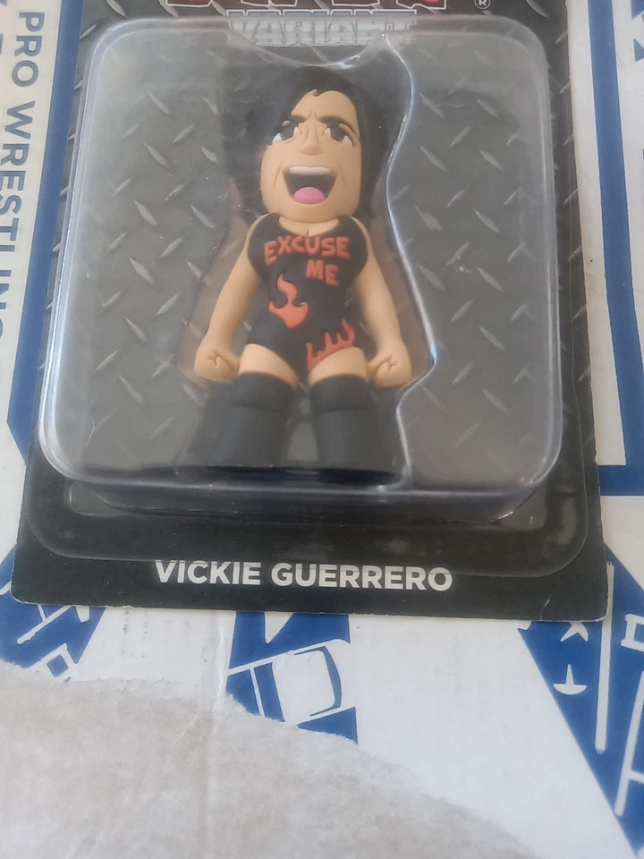 Caja de lucha libre profesional Vickie Guerrero Micro Brawlers Variant Limited  Foto 4 de 4