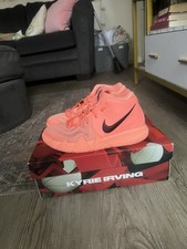 Taglia 5.5 (GS) - Nike Kyrie 4 Mid Atomic rosa