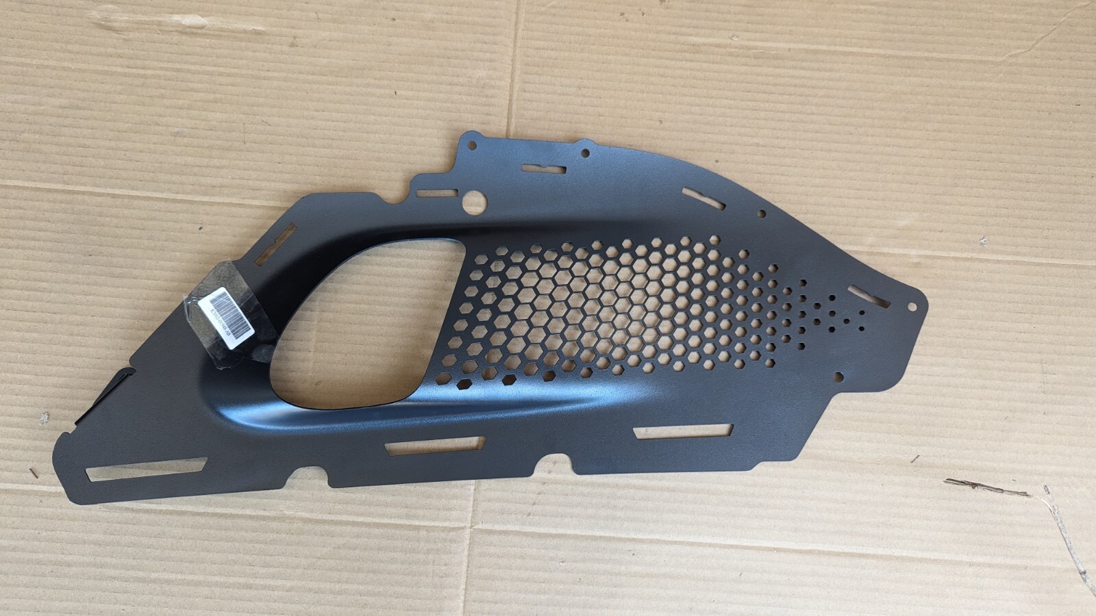 ASTON MARTIN VANTAGE GRILLE MESH REAR EXHAUST 2019 2020 2021 KY63-01948-AB OEM