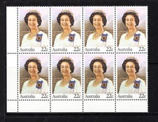 1980 ***MUH*** QUEEN ELIZABETH II BIRTHDAY - 22 cent C/nr BLOCK of 8 - CENTRED.