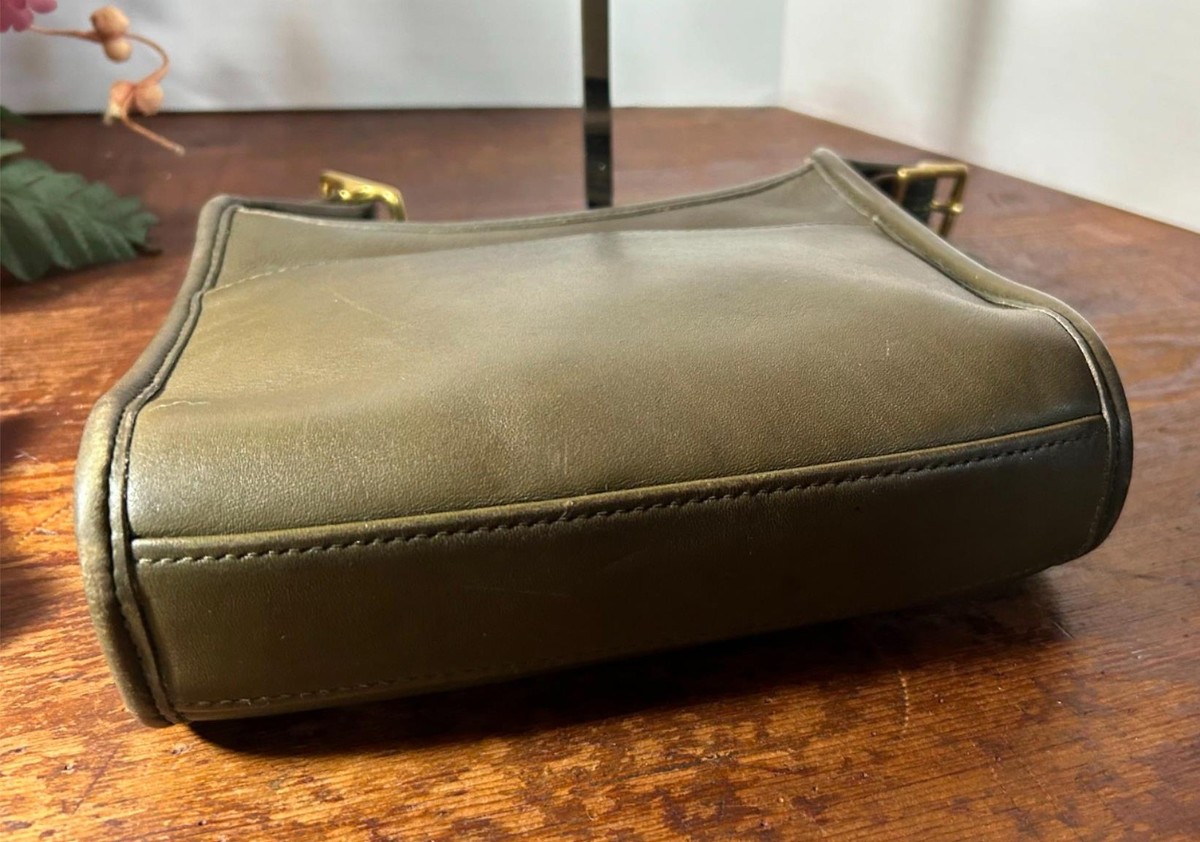 ショルダーバッグ Rare Vintage Coach Pochette Bag Khaki Rare Vintage COACH Zip Leather Pochette Shoulder Crossbody Bag