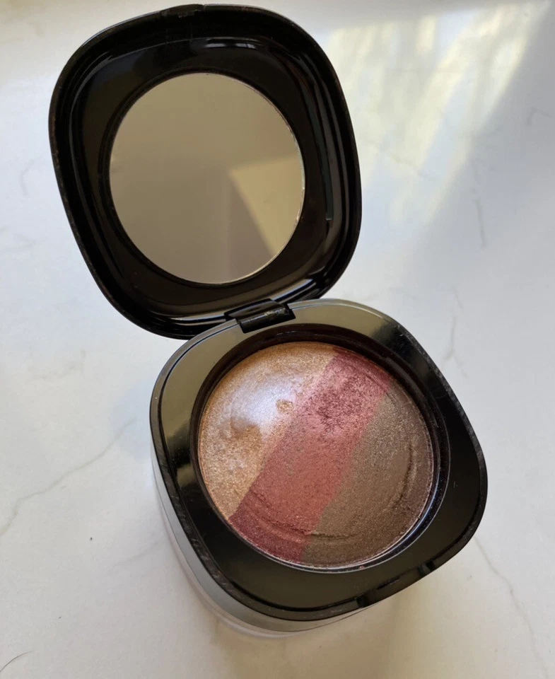 Sombras de ojos y perlas en polvo iluminadoras CHANEL RARAS de colección descontinuadas Foto 2 de 4