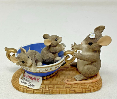 Charming Tails 89/601 FRAGILE, HANDLE WITH CARE - 5,272 of 15,000 No Box