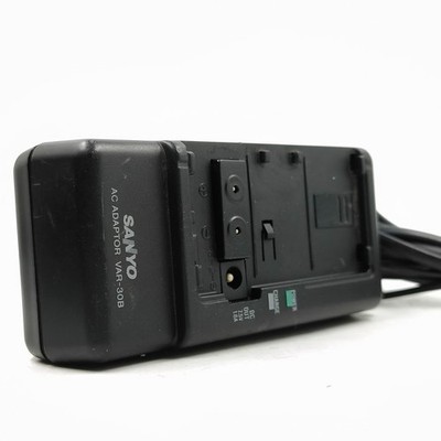 Sanyo VAR-30B 10V ~ 1,3A AC Netzteil Adapter Schwarz Gebraucht Funktionstüchtig
