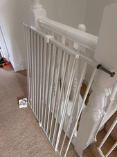 Dreambaby Broadway Extra Wide & Tall Baby Gro-Safety Stair Gate 76cm-134cm White