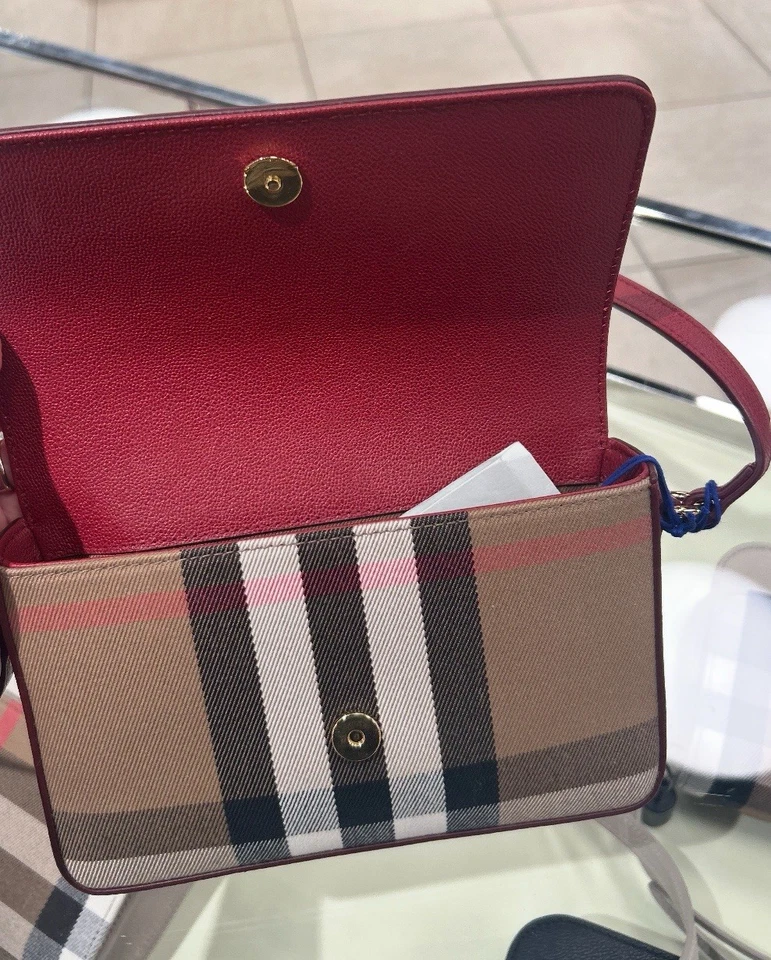 BOLSO BANDOLERA HAMPSHIRE HAMPSHIRE CUERO DERBY A CUADROS BURBERRY HOUSE NUEVO CON ETIQUETAS Foto 3 de 4