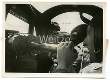 Luftwaffe Pressefoto: Der MG Stand des Hecksch&uuml;tzen ist stets feuerbereit