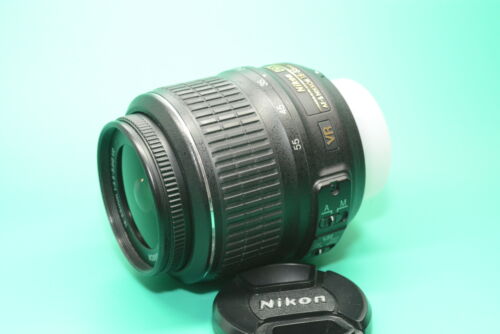 Nikon Nikkor 18-55mm VR (Linsen/VR TOP, AF OK -> aber im Makrobereich DEFEKT) - Afbeelding 1 van 3