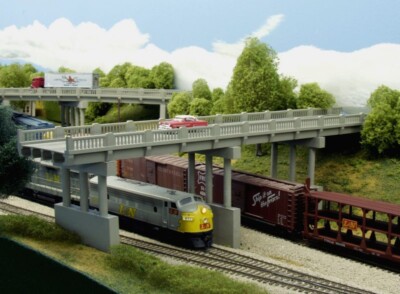 Rix Products ~ N Scale ~ Early 150  Highway Overpass W/Piers ~ 628-0153