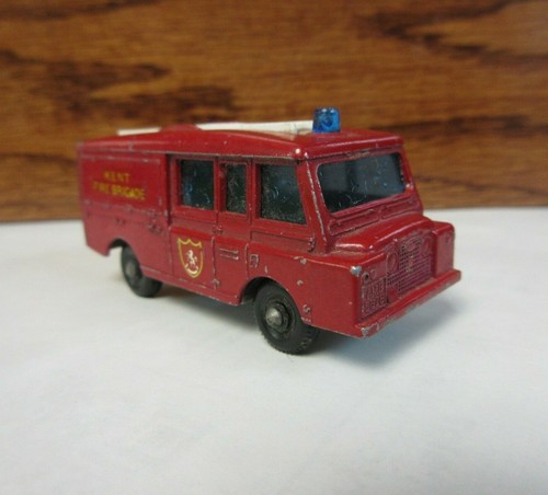 Matchbox original 1-75 : No. 57C-2 Land Rover Fire Truck : 1966 issue : VF - Picture 7 of 7