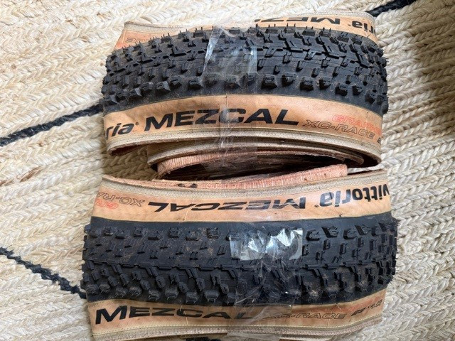 2 x Vittoria Mezcal XC-Race 29 x 2.35 Blk Brown Tubeless Rea