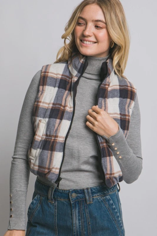 NWT Love Tree Women’s MEDIUM Reversible Puffer Vest - Black - Full Zip Pockets - Image 3 of 4