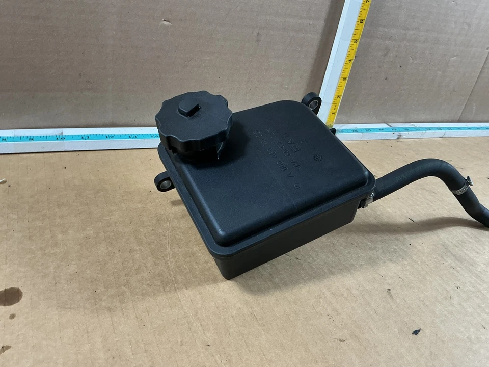 Bomba de dirección asistida Mercedes-Benz C250 2012-2014 depósito A0004602983 OEM Foto 3 de 4