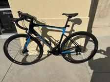 Giant Defy Advanced Carbon Road Bike with Carbon wheels Ultegra components M/L