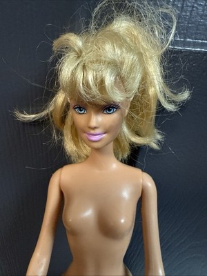 1999 Barbie Blonde, Blue Eyes & Pink Lips, Bangs