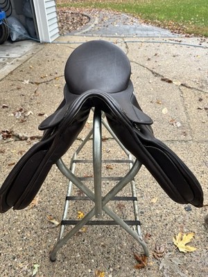 Thorowgood Dressage Saddle 17 Inch Seat Brown
