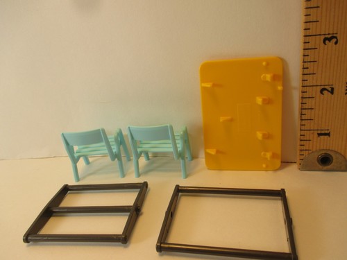 Playmobil furniture FOLDING TABLE W/ YELLOW TOP + TWO IDENTICAL BLUE CHAIRS - Picture 4 of 4