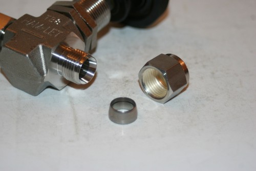3/8" Tube 316ss Needle Valve (5000 Psi) Ham-Let H300USSHLV3/8RS - Picture 4 of 5