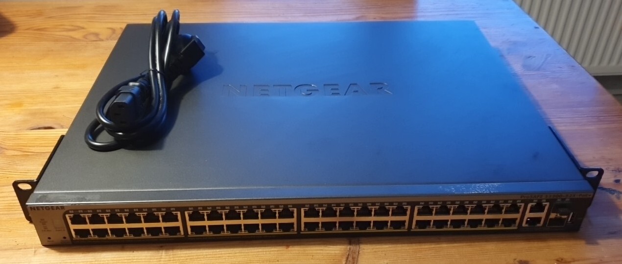 NETGEAR S3300-52X-PoE+ Stapelbarer Gigabit Smart Managed Switch 