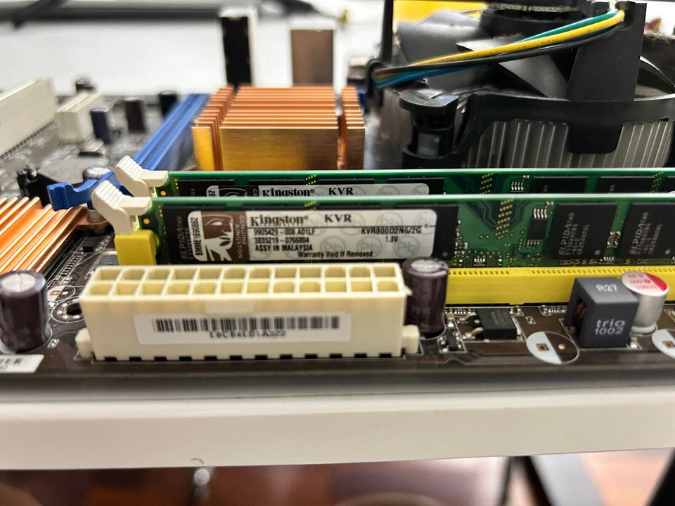 SCHEDA MADRE ASUS P5KPL+CPU INTEL E5300 2.6Ghz+4Gb Kingston+dissip Intel+ HD 250 - Immagine 4 di 4