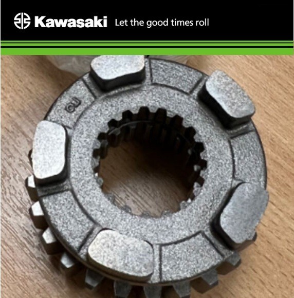 New Genuine OEM Part 13262-1072 Kawasaki Gear,output 5th,25t 