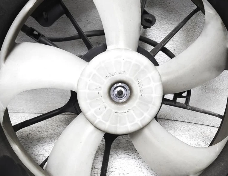 Вентилятор охлаждения в сборе для Toyota Sienna 2017-2020 годов выпуска - Изображение 3 из 4