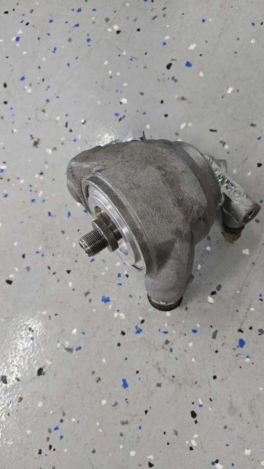 Ford Mustang SVT Cobra 2003-2004 OEM enfriador de aceite filtro adaptador conjunto Foto 2 de 4