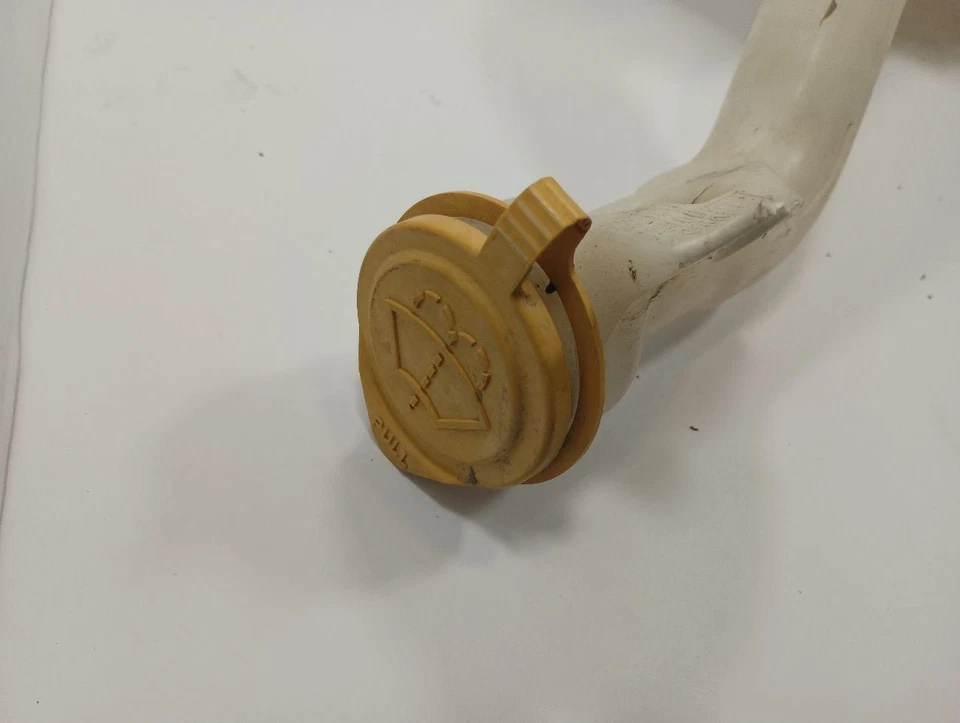 Wash Reservoir from 2018 Subaru XV CROSSTREK 10690812 - Image 2 of 4