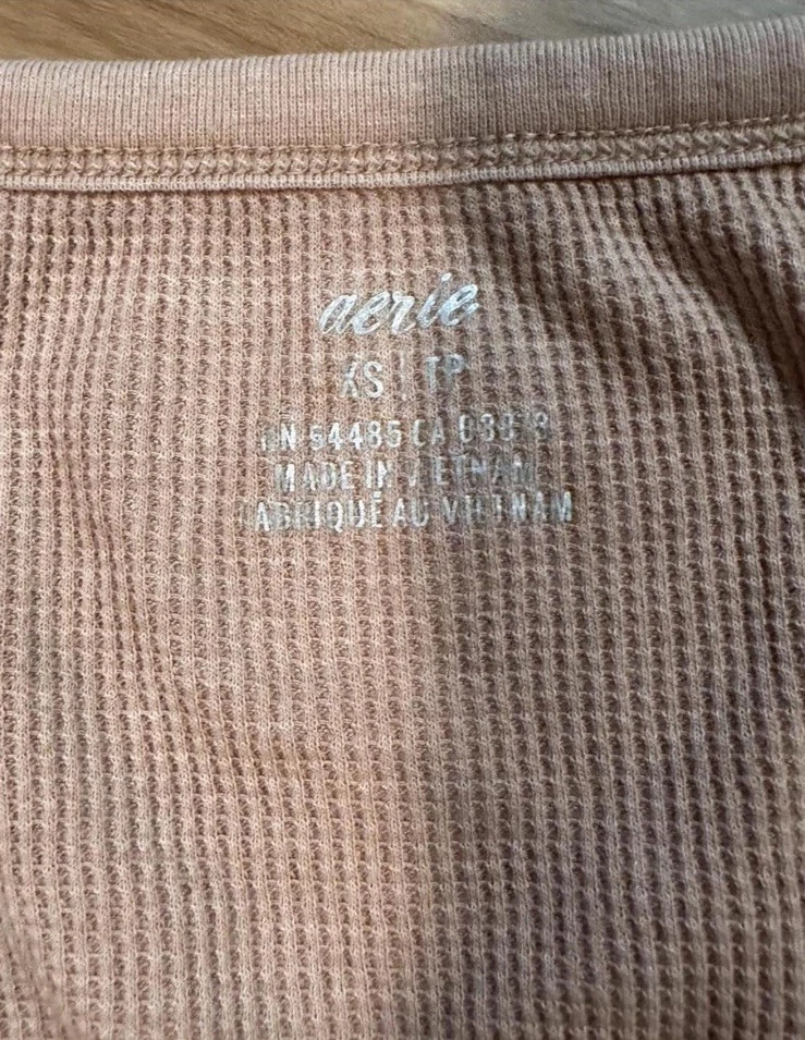 Aerie Tan 华夫格针织背心带纽扣 XS 码弹力 Y2K 时尚垃圾 — 第 3/4 张图片