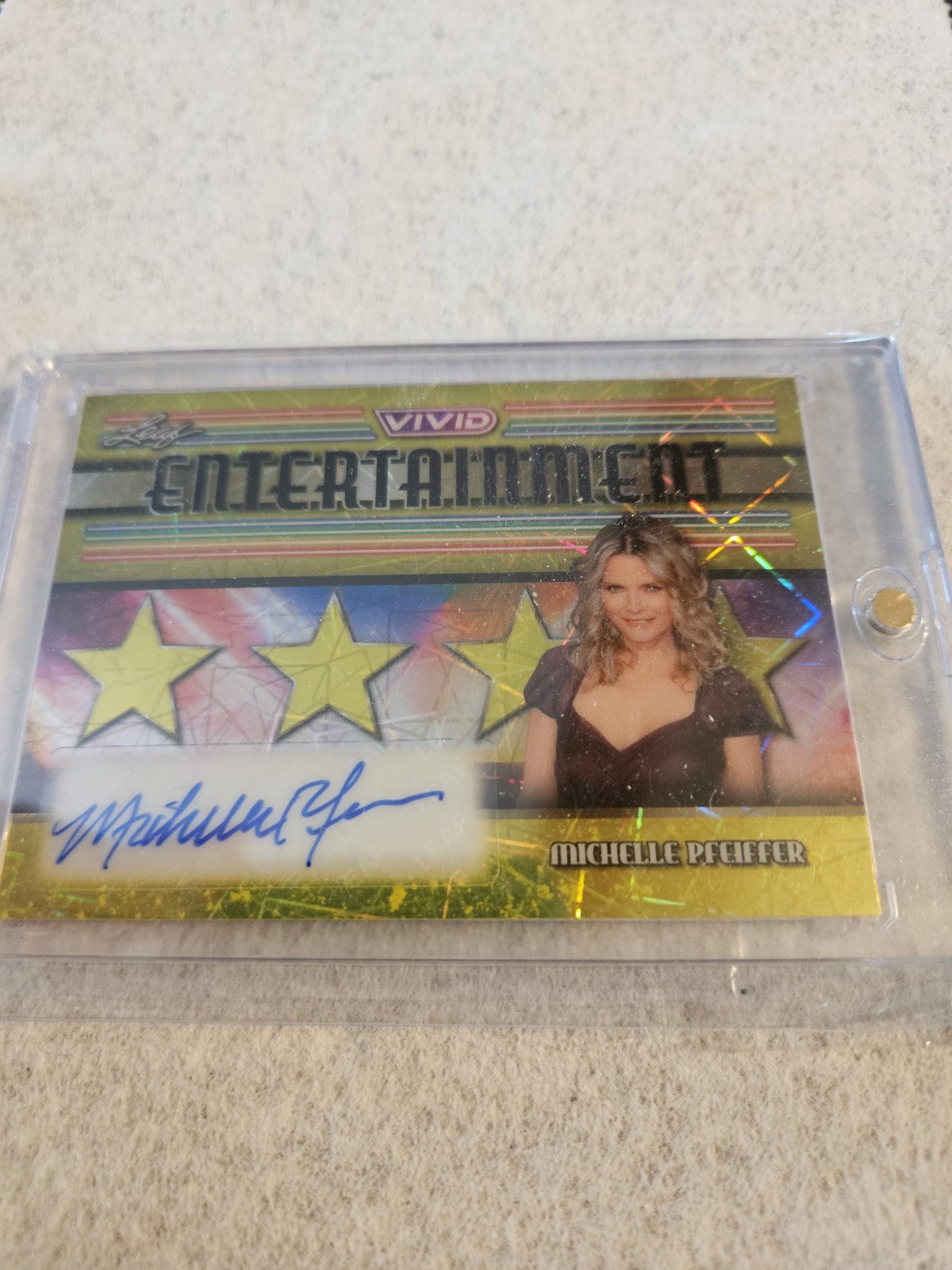 2025 LEAF VIVID FOOTBALL ENTERTAINMENT AUTOGRAPH MICHELLE PFEIFFER auto SSP 1/1 view 1