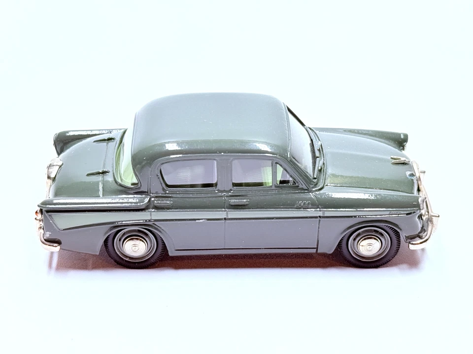 LANSDOWNE MODELS LDM. 14 1963 SINGER GAZELLE SMOKE GREEN / SAGE GREEN 1:43 - Imagem 3 de 4