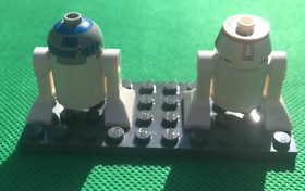 Lego Star Wars Mini Figures A5-D8 and R2-D2 From Set 9493 - RARE ASTROMECHS!