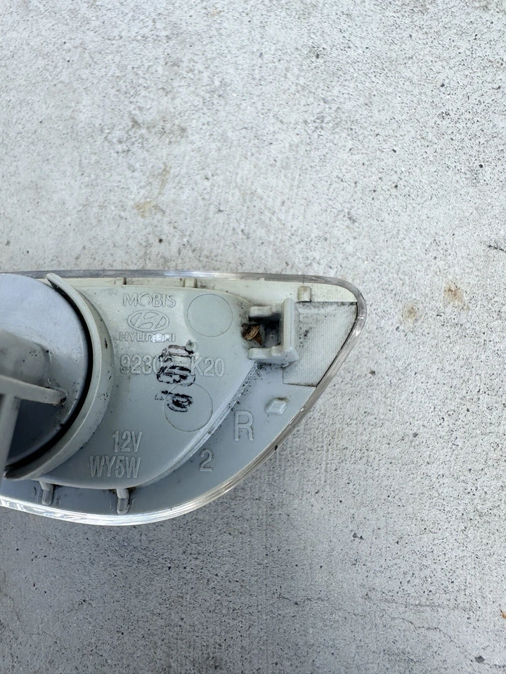 OEM 92302K2000 Right Side Reapeter Lamp for Hyundai Venue 2019-2020 - Image 4 of 4