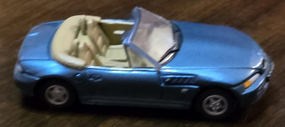 2.75" Johnny Lightning 1/64 007 40th Anniversary BMW Z3 Convertible "Golden Eye" - Image 3 of 4