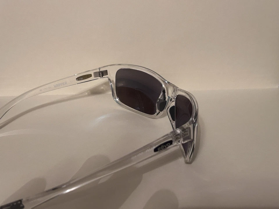 Gafas de sol Revo Vapper para hombre lentes polarizadas redondas marco transparente. Foto 3 de 4