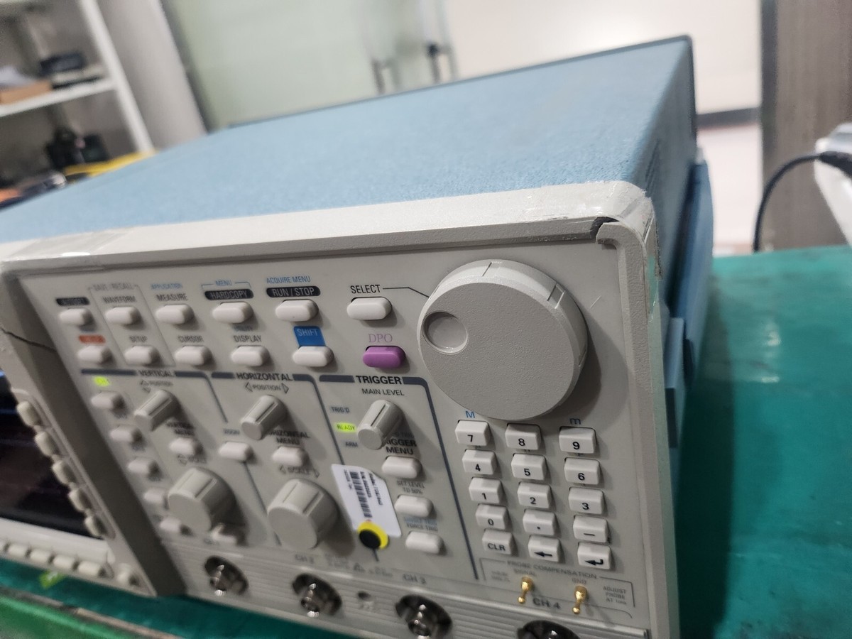 Tektronix TDS784D Digital Phosphor Oscilloscope for sale Tektronix TDS784D Digital Phosphor Oscilloscope for sale