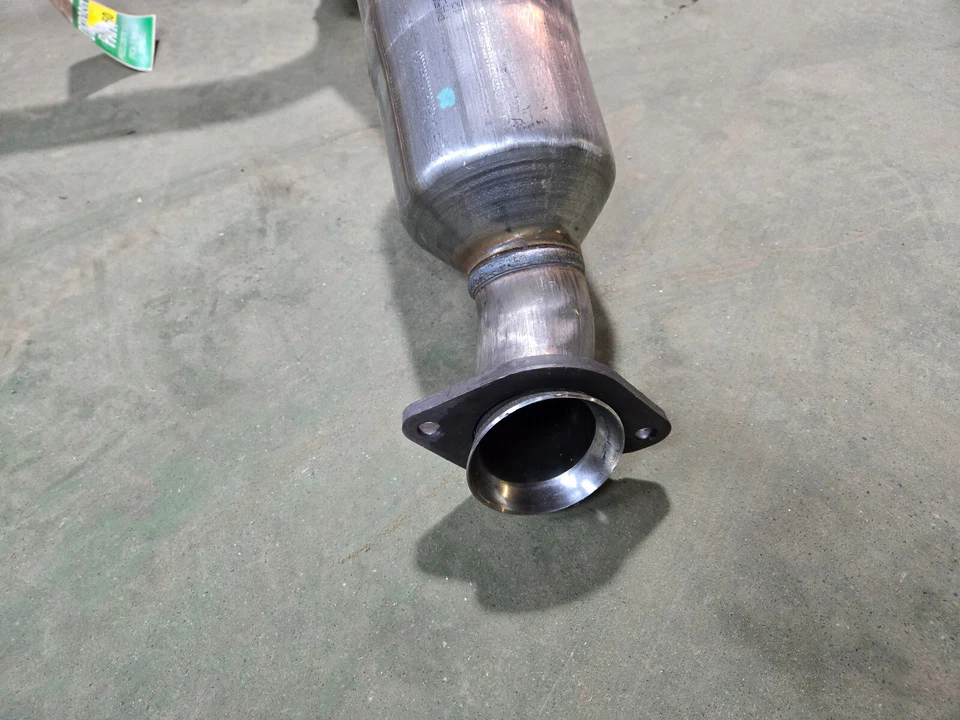 68436974AB MOPAR EXHUAST TUBO Y CONVERTIDOR 2020-2022 RAM 1500 Classic 5.7L V8 Foto 3 de 4